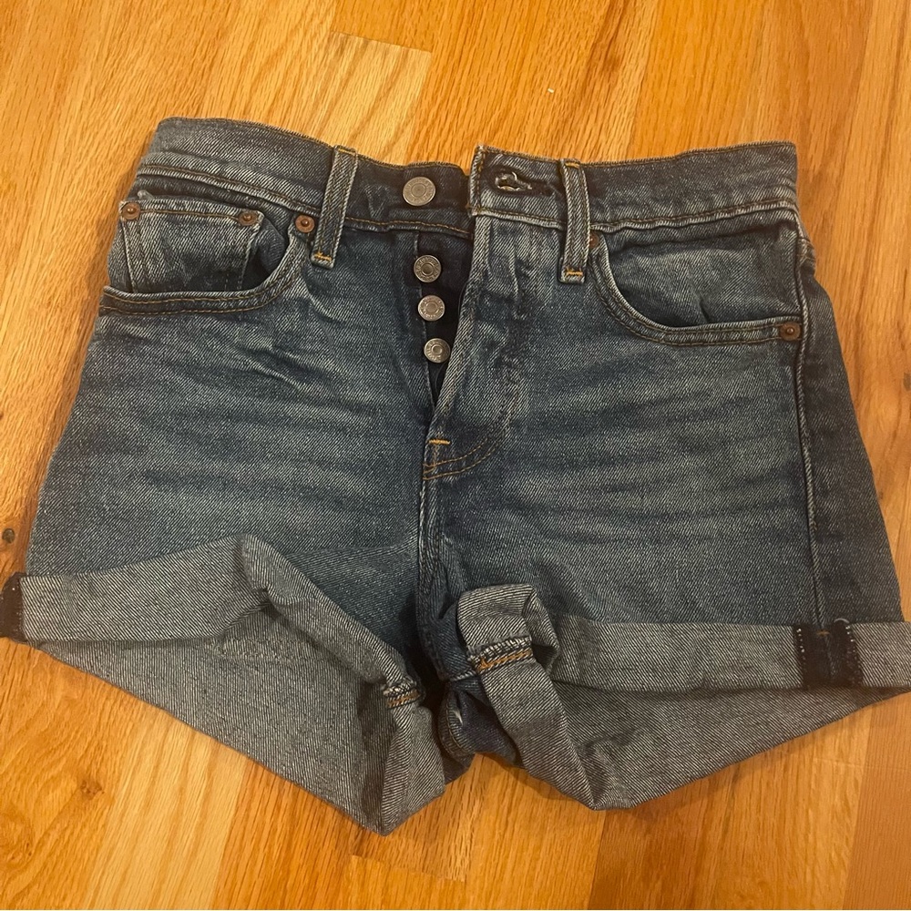 Levi’s Wedgie denim shorts size 24 waist